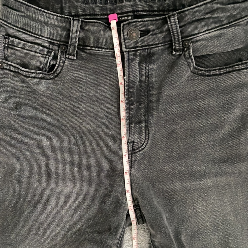 American Eagle Outfitters Women’s Black washed Mom Jeans Size 2 Regular Stretch - Picture 9 of 11